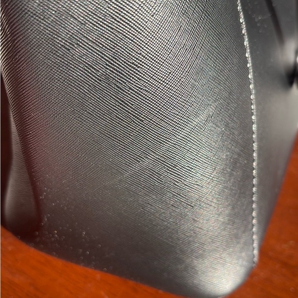 Guess Delaney Black Medium Classic Tote Bag - Picture 16 of 16